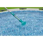 ⁦مكنسة كهربائية قابلة لإعادة الشحن لتنظيف الأوساخ والغبار من أسفل وجوانب المسبح⁩ - الصورة ⁦2⁩